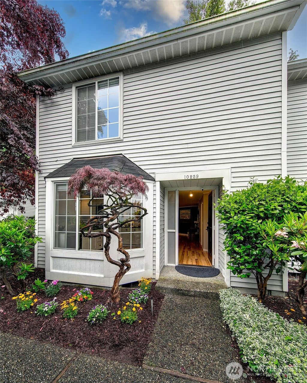 Photo of 10259 NE 129th Lane, Kirkland, WA 98034 (MLS # 2469958)
