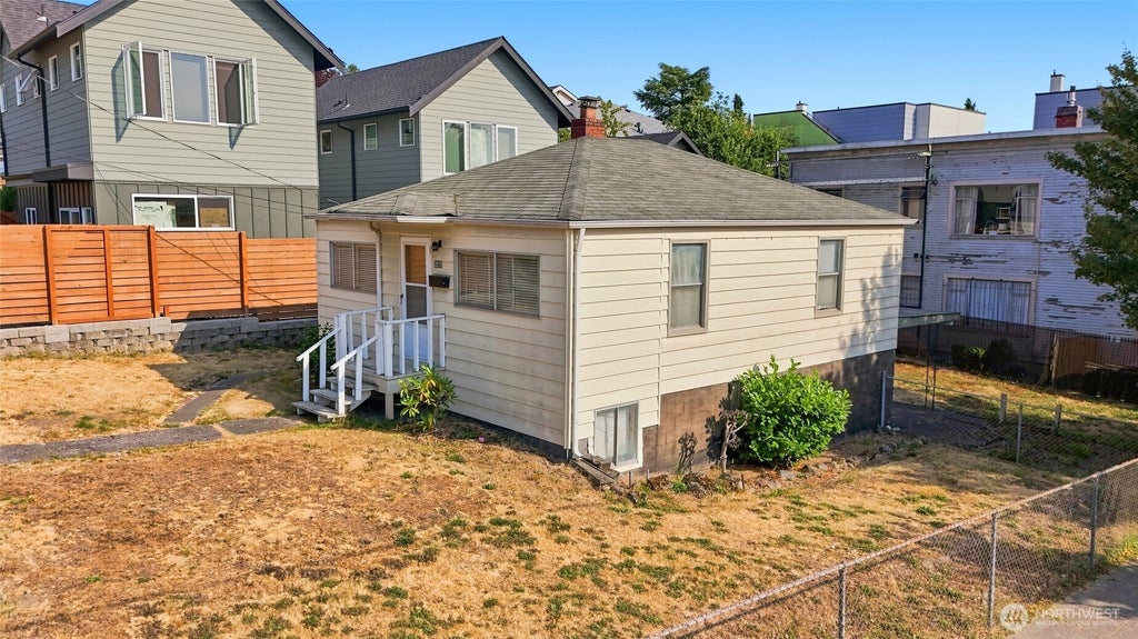 Photo of 1403 E Alder Street, Seattle, WA 98122 (MLS # 2583937)