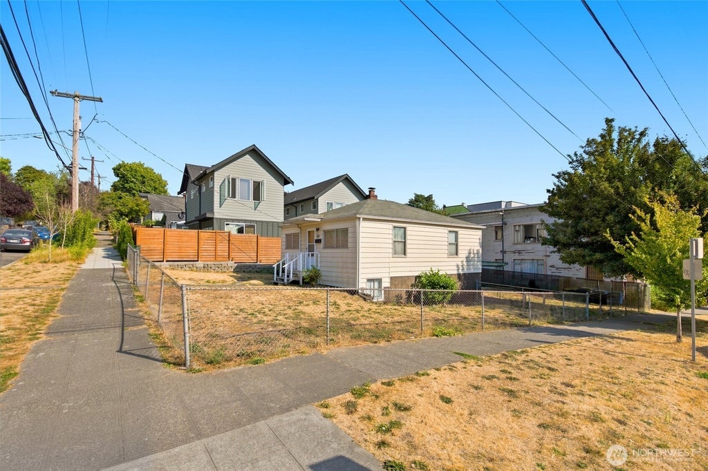 Photo of 1403 E Alder Street, Seattle, WA 98122 (MLS # 2583937)