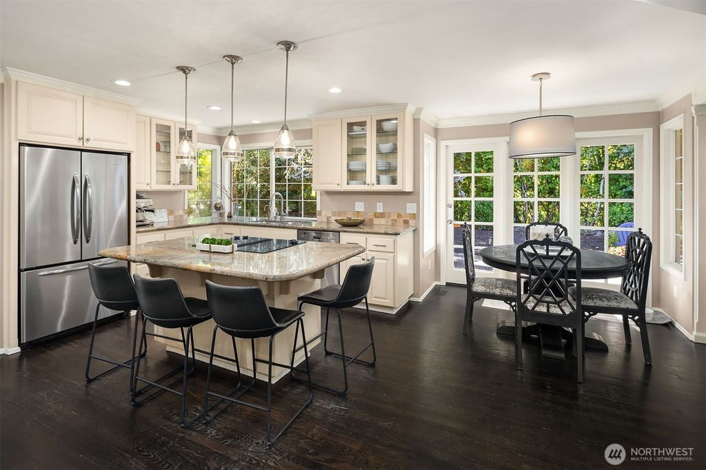 Photo of 17058 SE 47th Court, Bellevue, WA 98006 (MLS # 2424018)