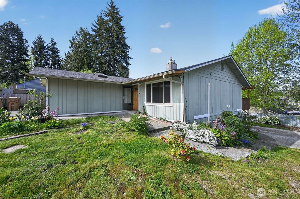 Photo of 9402 S Sheridan Ave AVE, Tacoma, WA 98444 (MLS # 2517173)