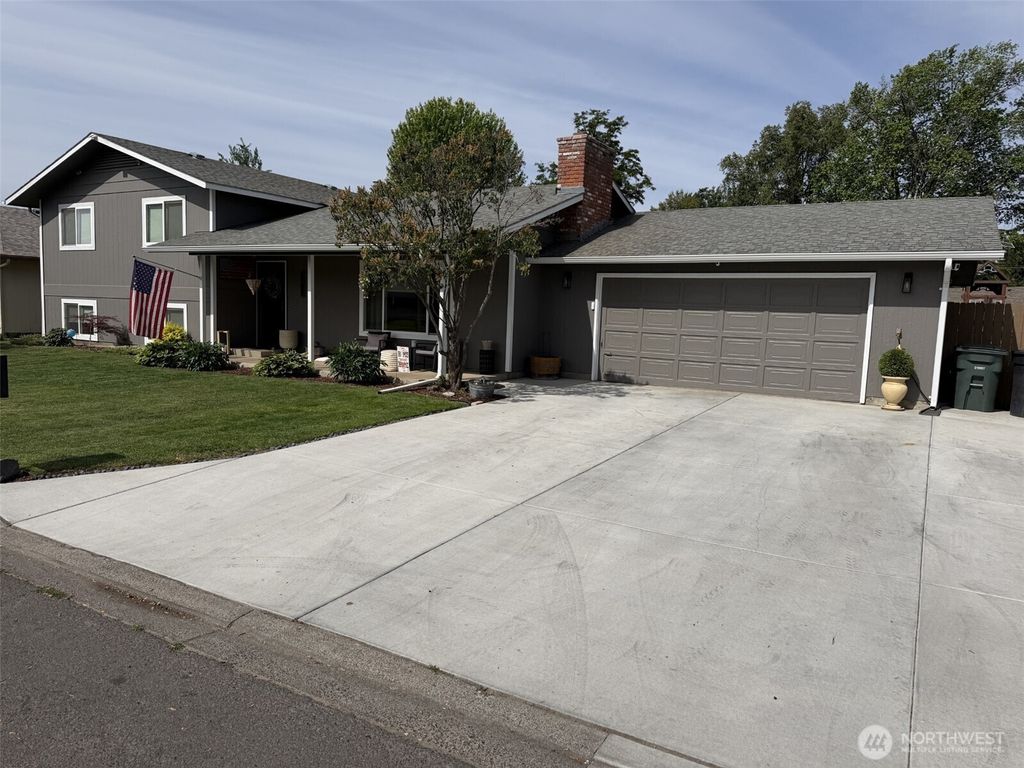 Photo of 2288 Granite Drive, Walla Walla, WA 99362 (MLS # 2530598)