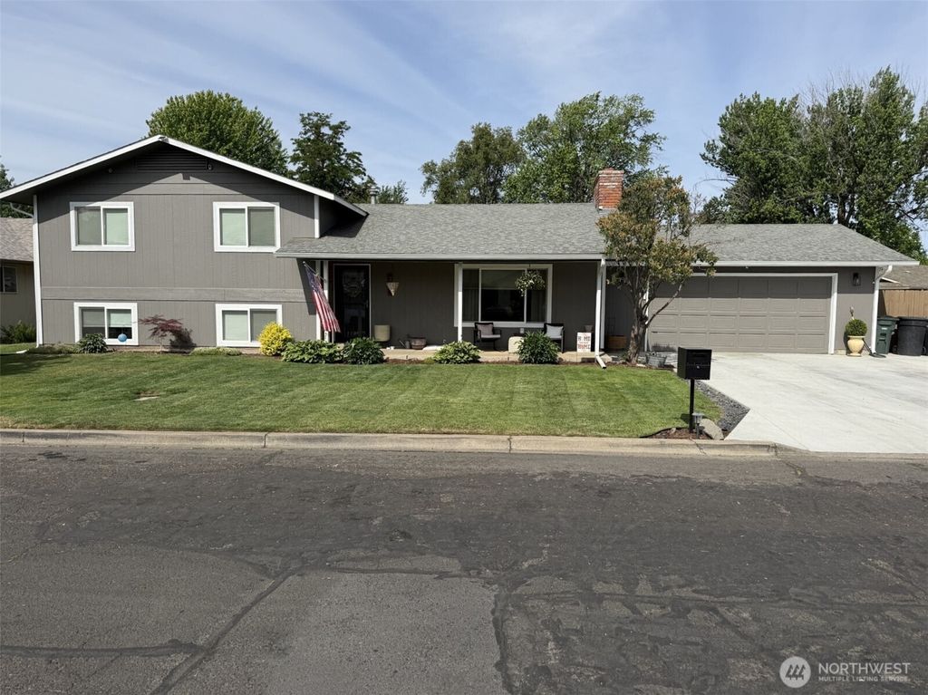 Photo of 2288 Granite Drive, Walla Walla, WA 99362 (MLS # 2530598)