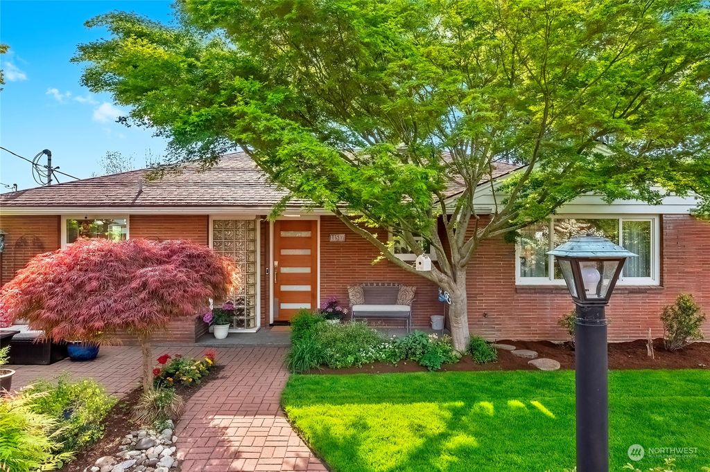 Photo of 11517 2nd Avenue NW, Seattle, WA 98177 (MLS # 2060589)