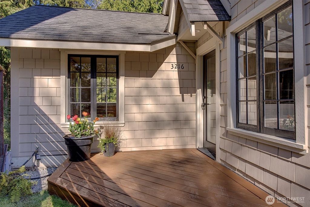 Photo of 3216 NE 117th St St, Seattle, WA 98125 (MLS # 2505747)