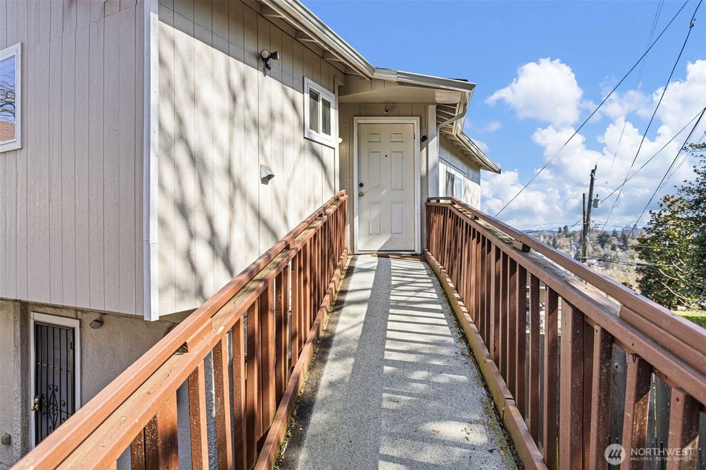Photo of 913 24th Avenue E, Seattle, WA 98112 (MLS # 2496749)