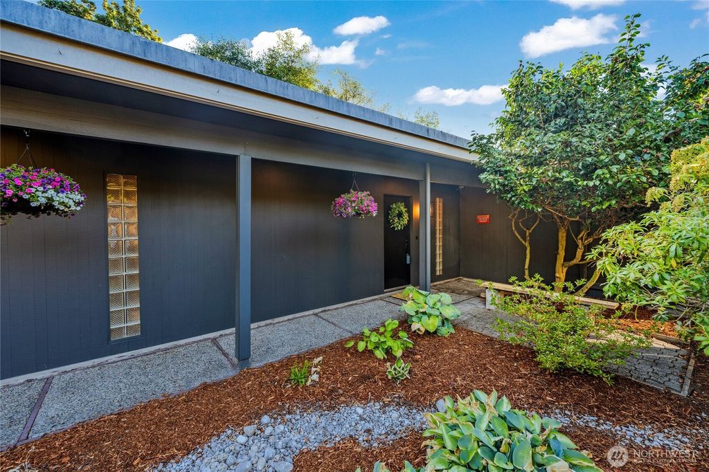 Photo of 13755 16th Avenue SW, Burien, WA 98166 (MLS # 2416039)