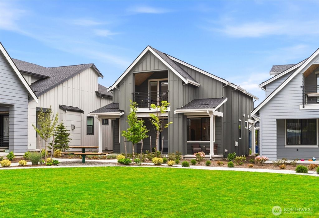 Photo of 10329 135th Circle NE, Kirkland, WA 98033 (MLS # 2521139)