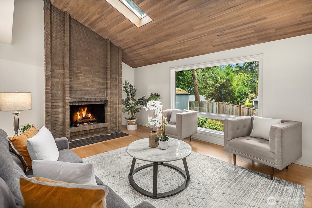 Photo of 3023 255th Avenue SE, Sammamish, WA 98075 (MLS # 2497487)