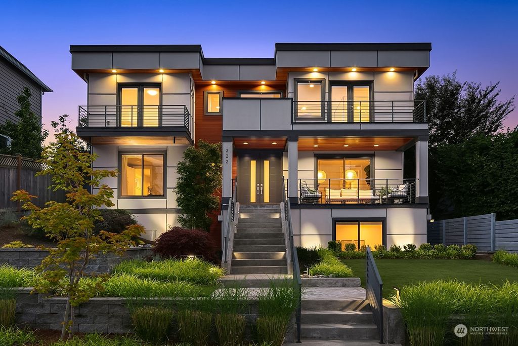 Photo of 222 8th Avenue, Kirkland, WA 98033 (MLS # 2042086)