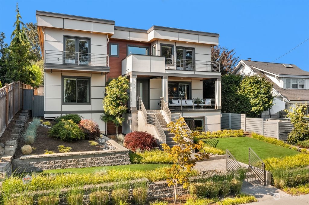 Photo of 222 8th Avenue, Kirkland, WA 98033 (MLS # 2042086)