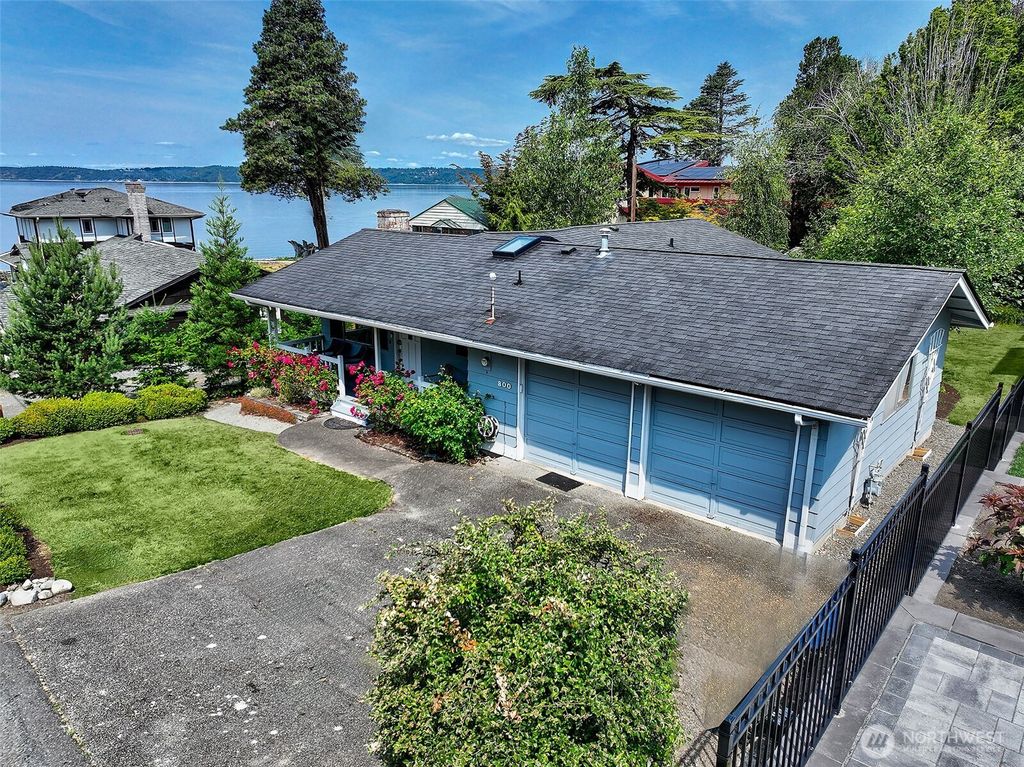Photo of 800 S 280th Street, Des Moines, WA 98198 (MLS # 2410153)