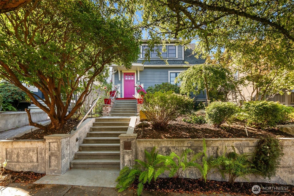 Photo of 2217 Federal Avenue E, Seattle, WA 98102 (MLS # 2575533)