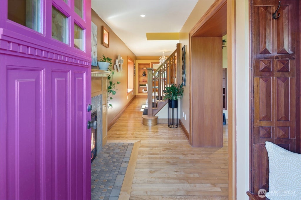 Photo of 2217 Federal Avenue E, Seattle, WA 98102 (MLS # 2575533)
