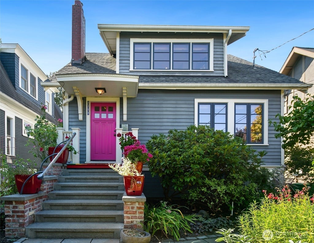 Photo of 2217 Federal Avenue E, Seattle, WA 98102 (MLS # 2575533)