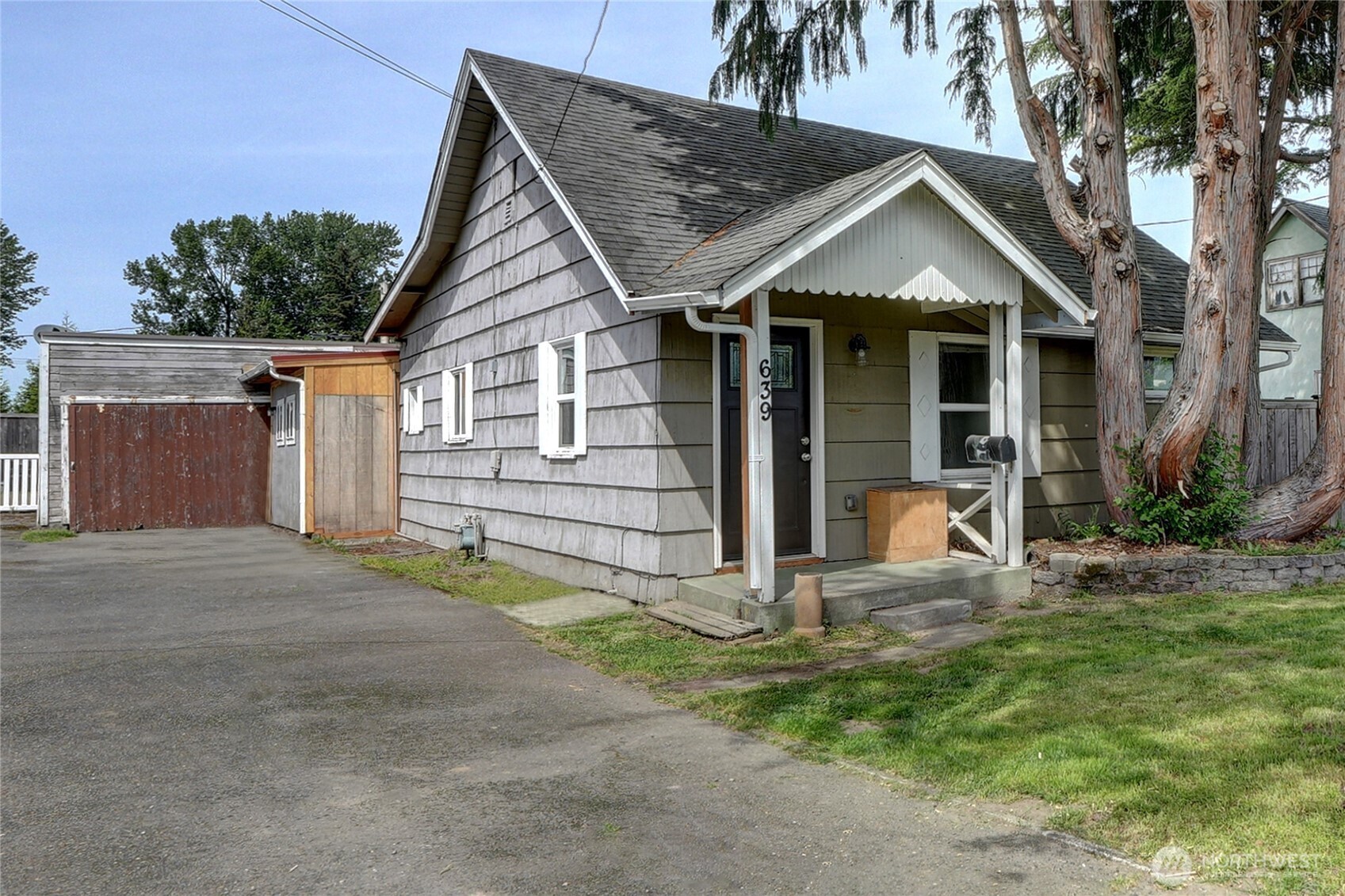 639 Elizabeth Street