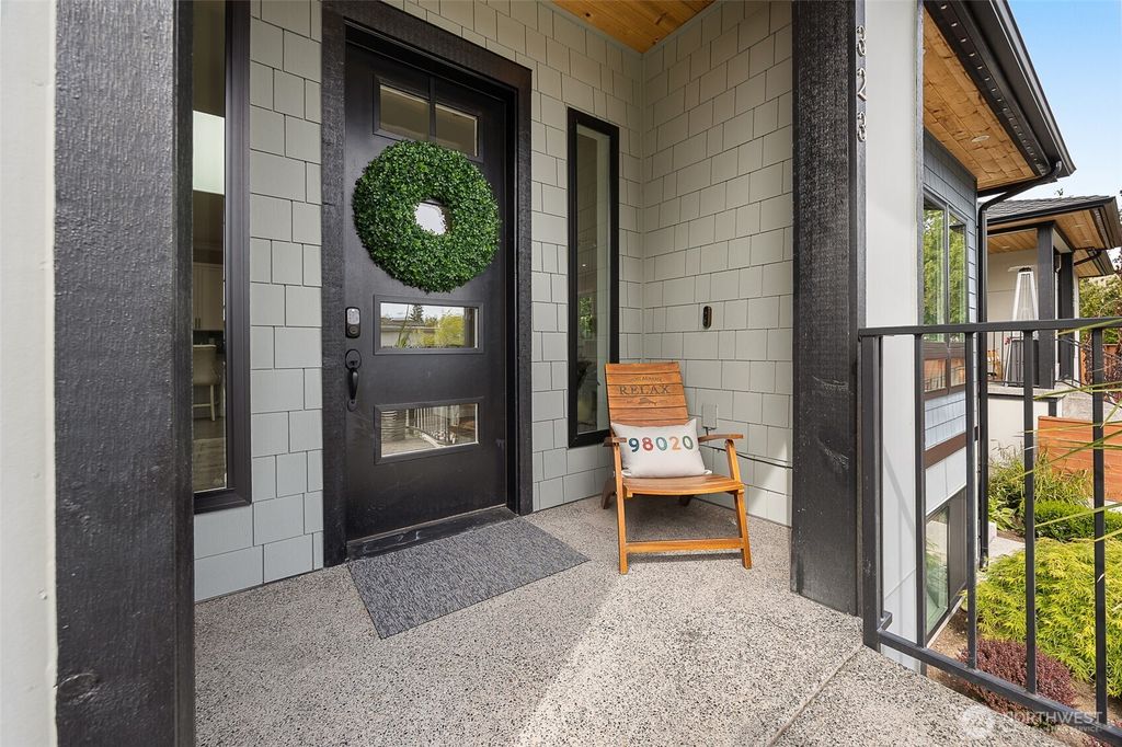 Photo of 323 Daley Street, Edmonds, WA 98020 (MLS # 2372771)