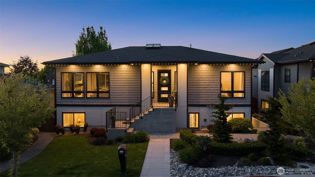 Photo of 323 Daley Street, Edmonds, WA 98020 (MLS # 2372771)