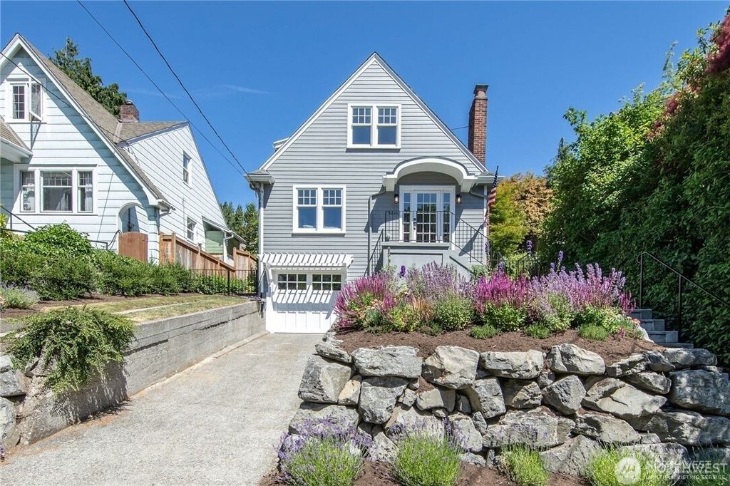 Photo of 6210 28th Avenue NE, Seattle, WA 98115 (MLS # 2495159)