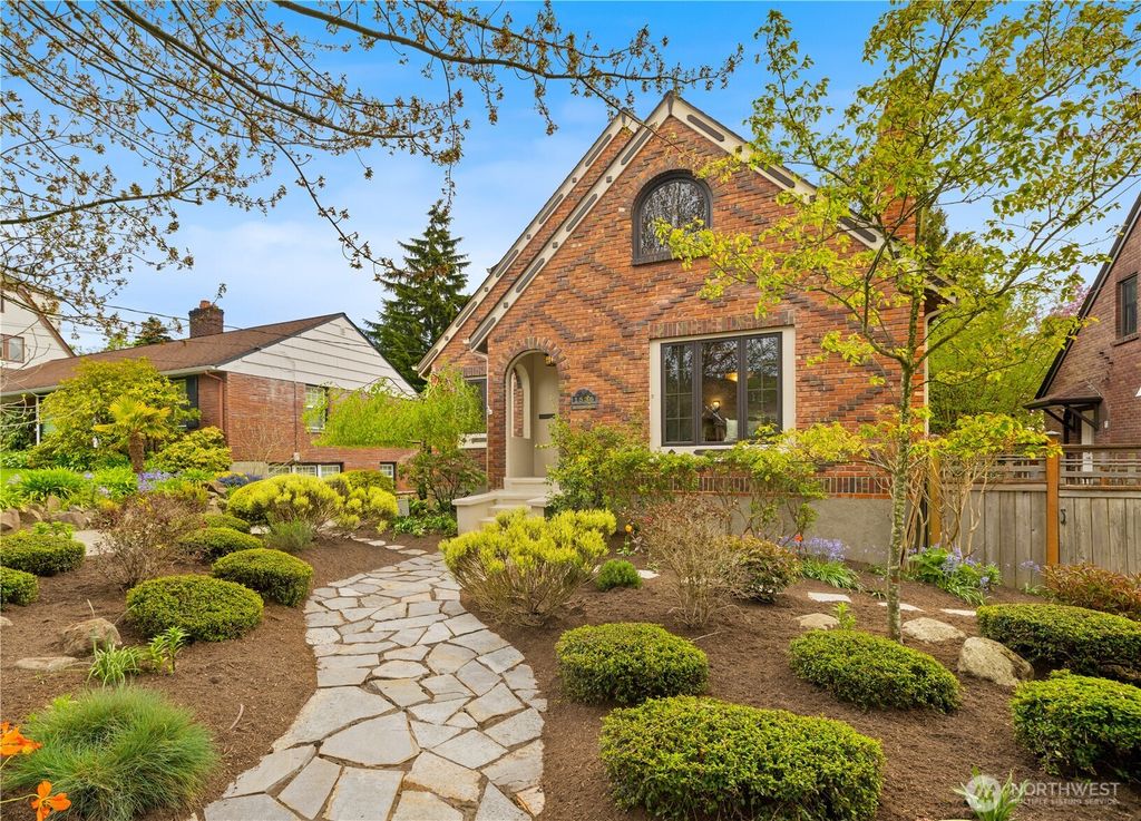 Photo of 1536 Thorndyke Avenue W, Seattle, WA 98199 (MLS # 2510705)