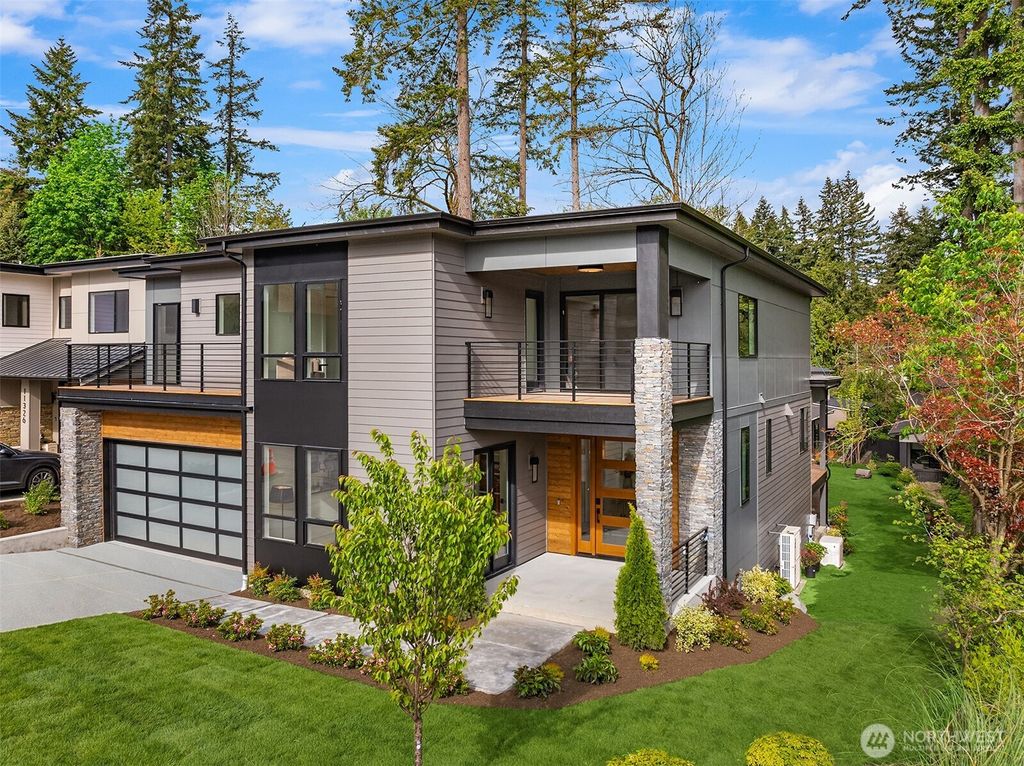 Photo of 11320 113th Place NE, Kirkland, WA 98033 (MLS # 2378291)
