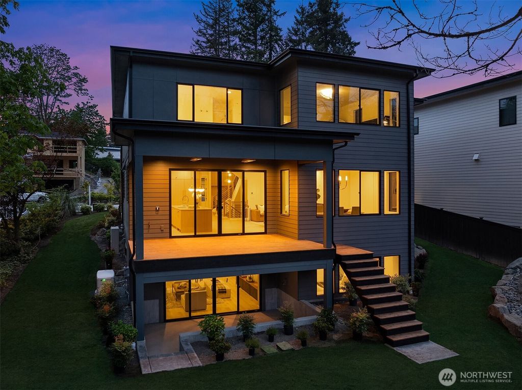 Photo of 11320 113th Place NE, Kirkland, WA 98033 (MLS # 2378291)