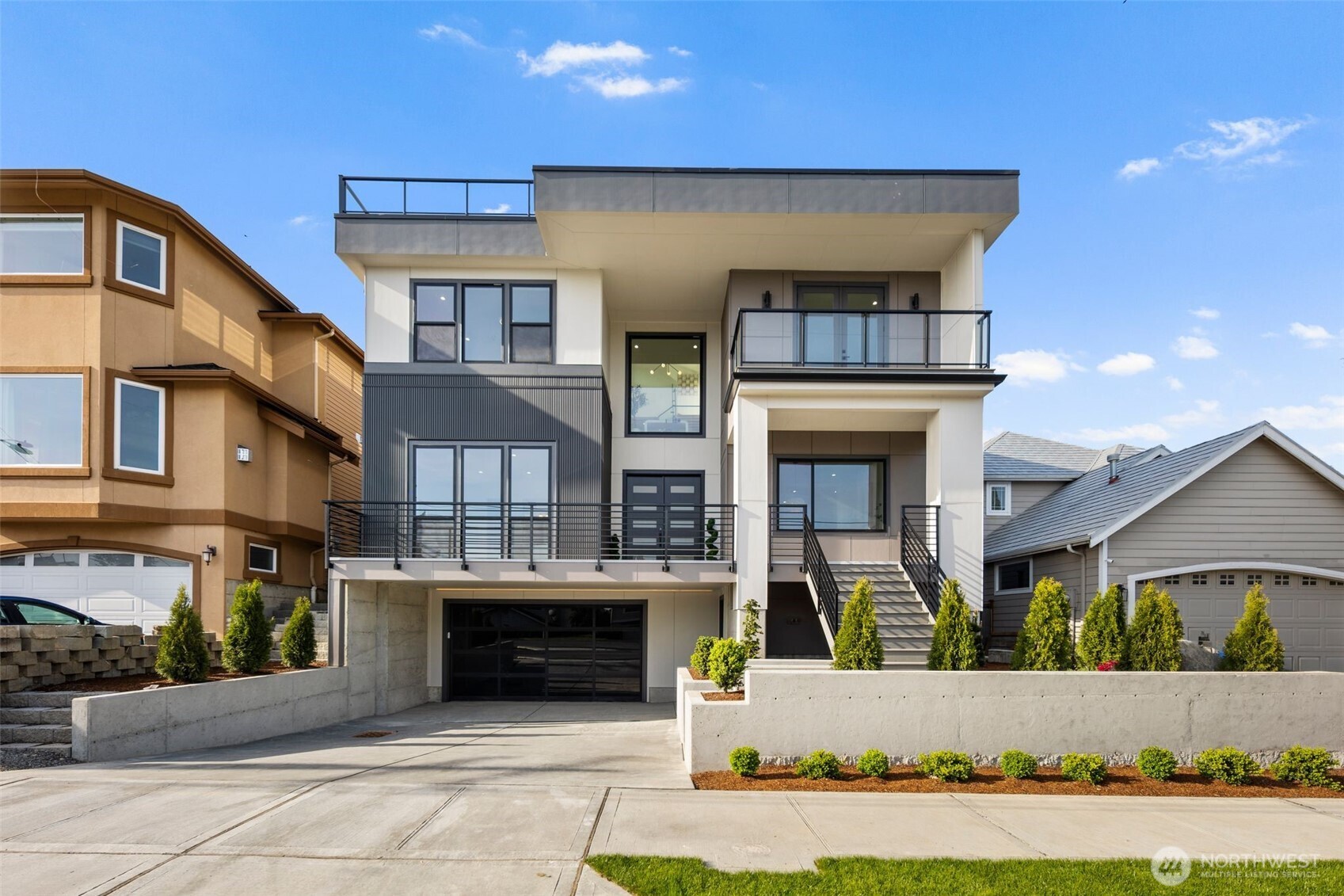 1008 N 28th Place