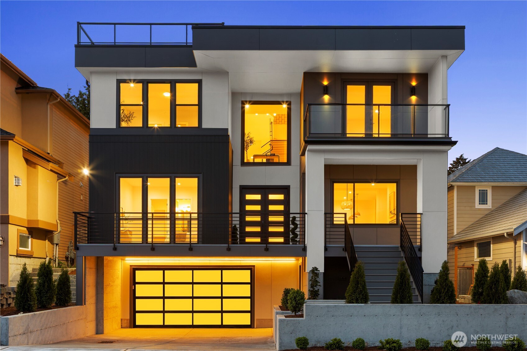 1008 N 28th Place