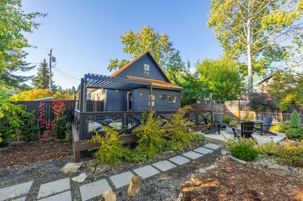 Photo of 103 W Hoffmanville Avenue, Roslyn, WA 98941 (MLS # 2595728)