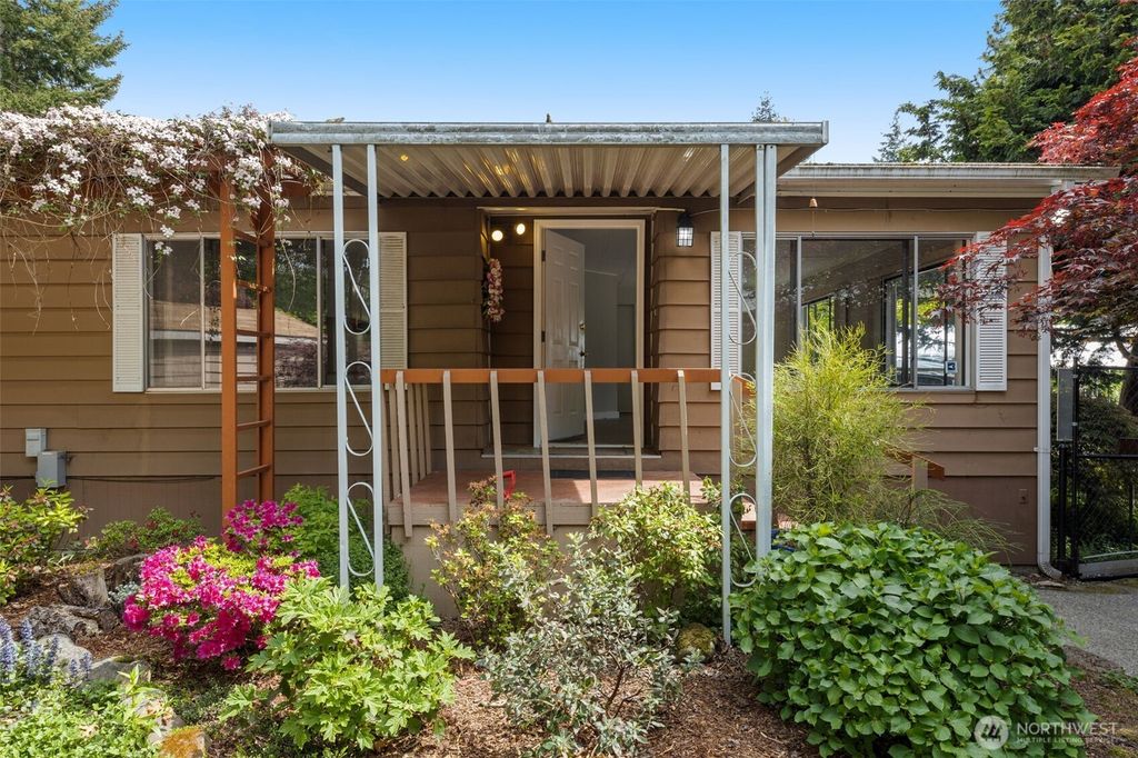 Photo of 22522 113th Place SE, Kent, WA 98031 (MLS # 2372311)