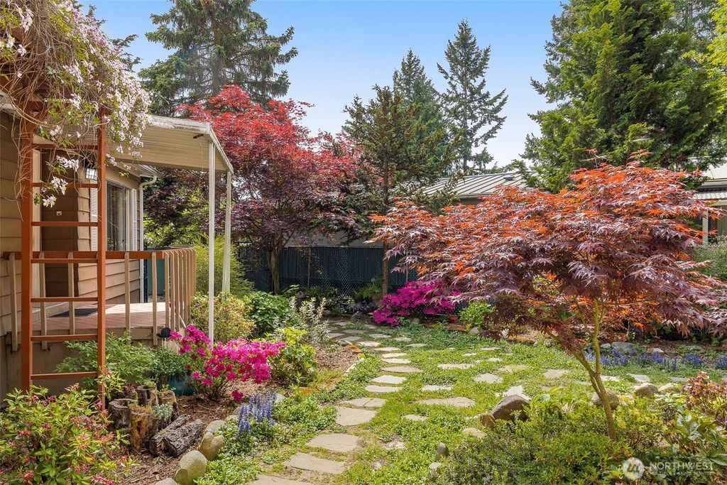 Photo of 22522 113th Place SE, Kent, WA 98031 (MLS # 2372311)