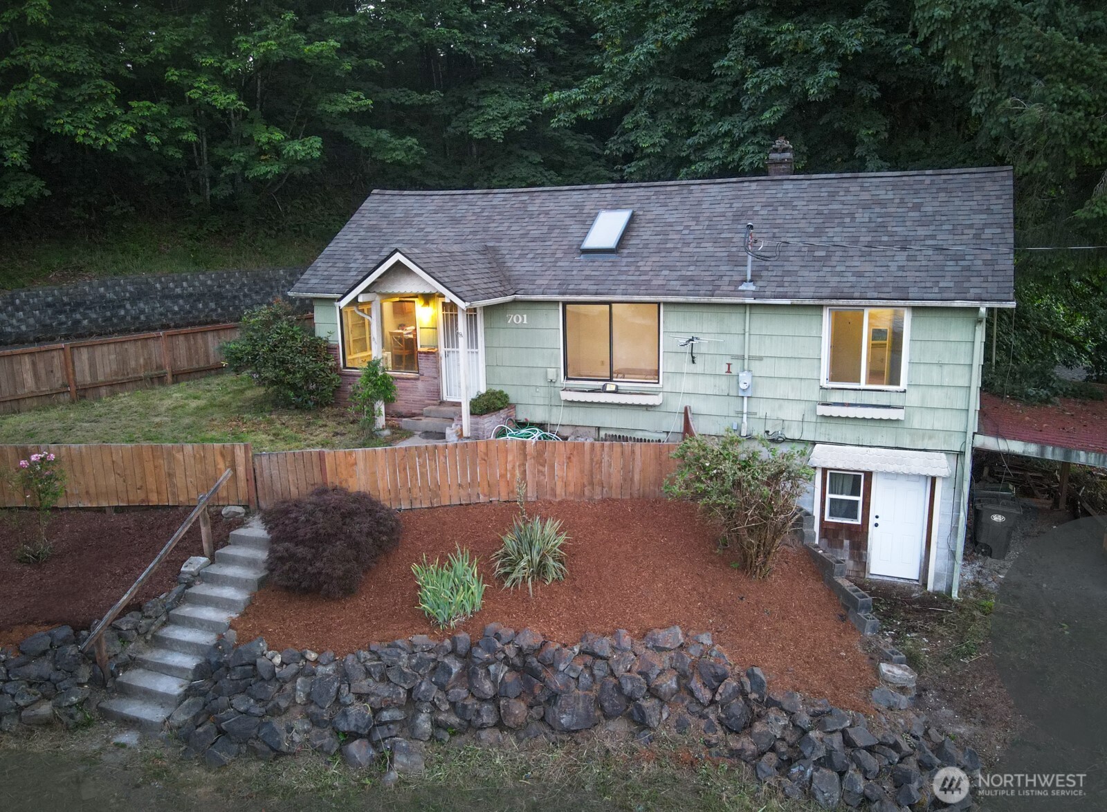 701 NW Dexter Avenue