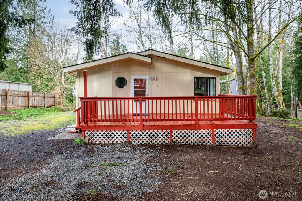 Photo of 317 Rollingwood Drive, Kelso, WA 98626 (MLS # 2501399)