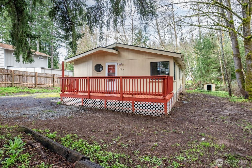 Photo of 317 Rollingwood Drive, Kelso, WA 98626 (MLS # 2501399)