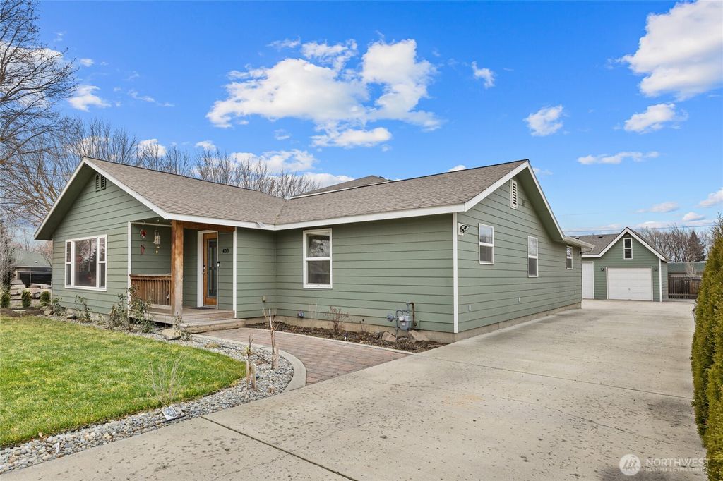 Photo of 803 S Whitman Street, Ellensburg, WA 98926 (MLS # 2471324)
