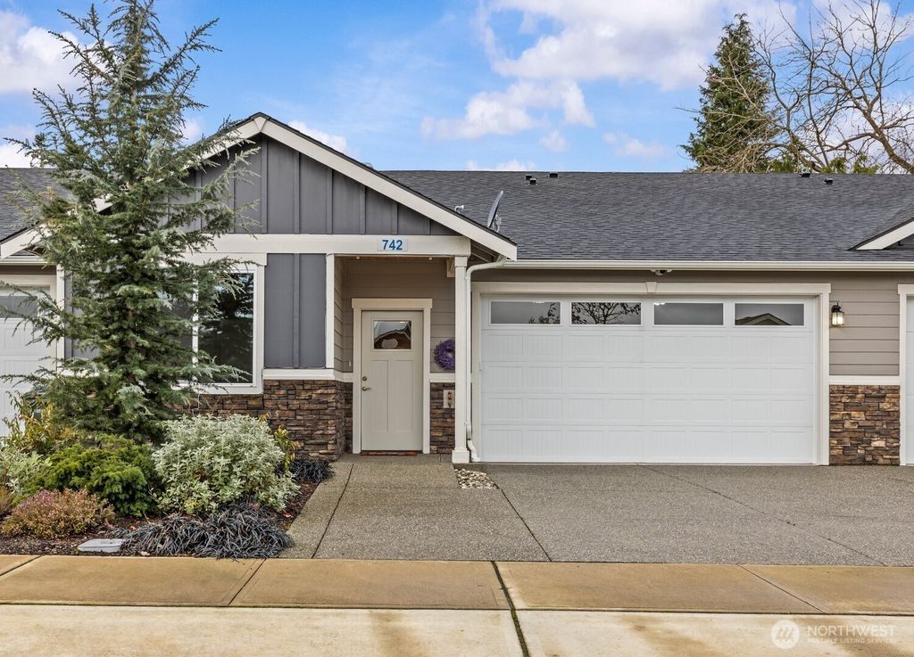 Photo of 742 Parkland Loop, Sedro Woolley, WA 98284 (MLS # 2467722)