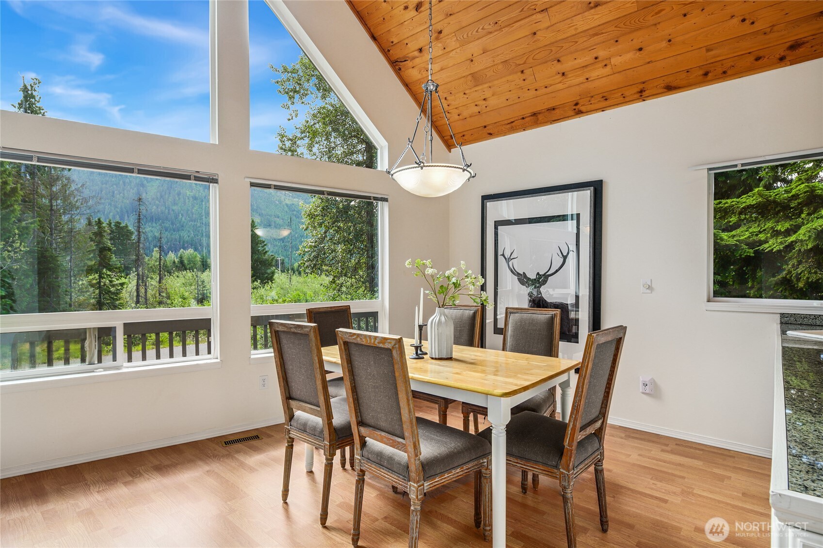 481 Hyak Drive E