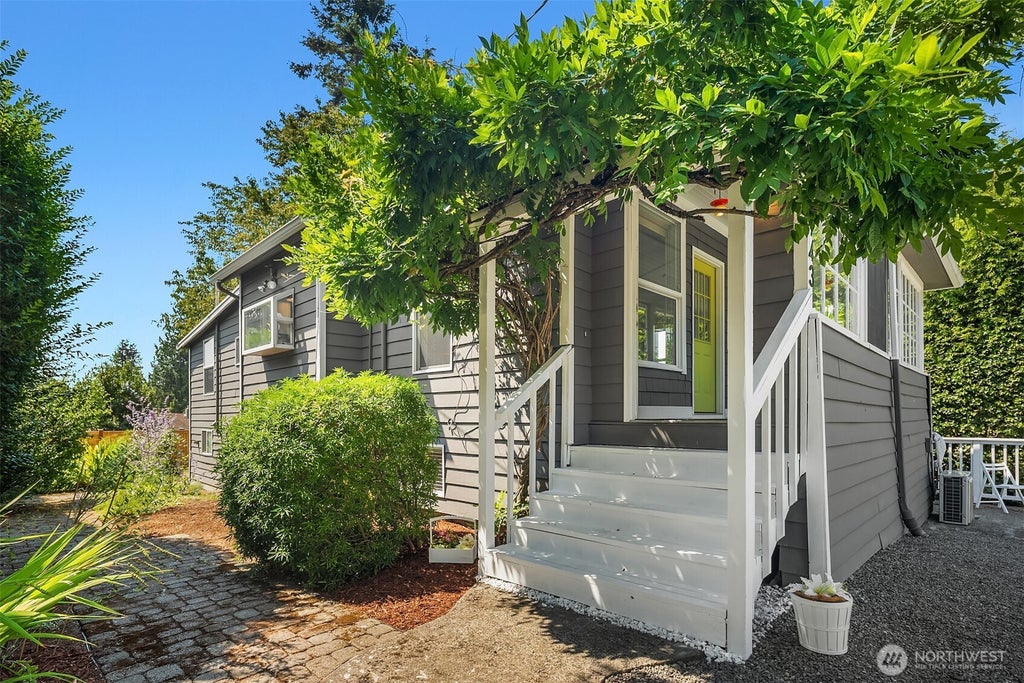 Photo of 3943 S Orcas Street, Seattle, WA 98118 (MLS # 2567113)