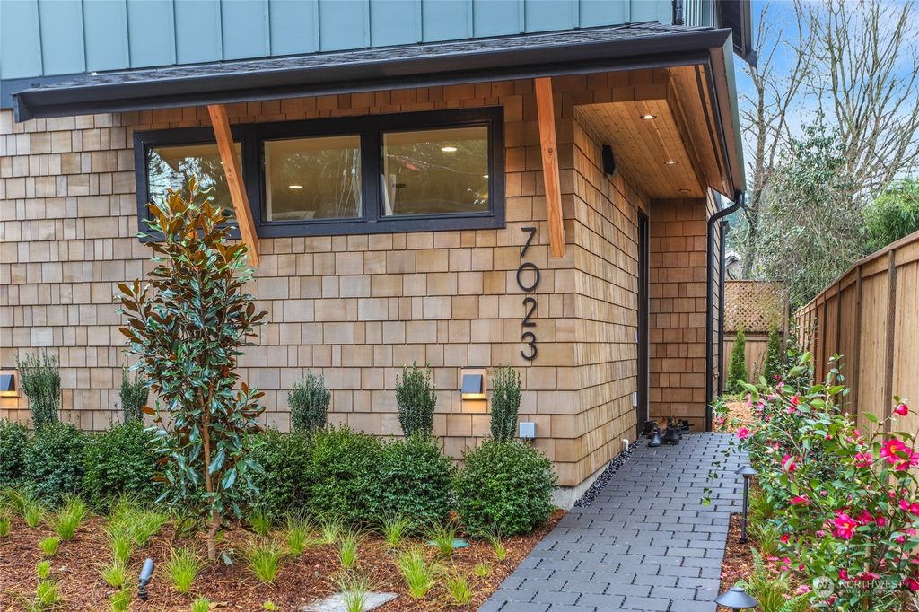 Photo of 7023 127th Avenue NE, Kirkland, WA 98033 (MLS # 2320342)