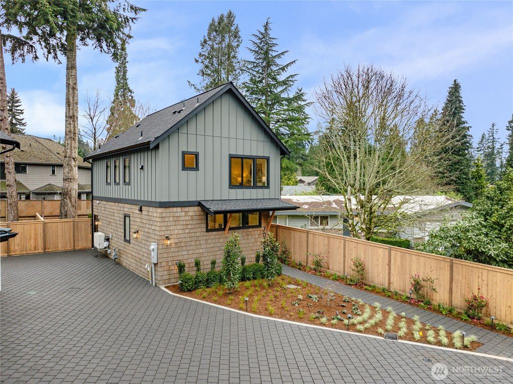 Photo of 7023 127th Avenue NE, Kirkland, WA 98033 (MLS # 2320342)