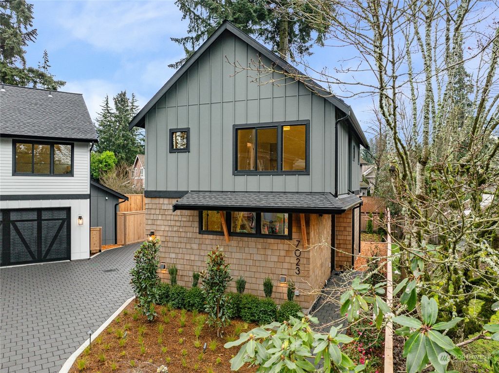 Photo of 7023 127th Avenue NE, Kirkland, WA 98033 (MLS # 2320342)