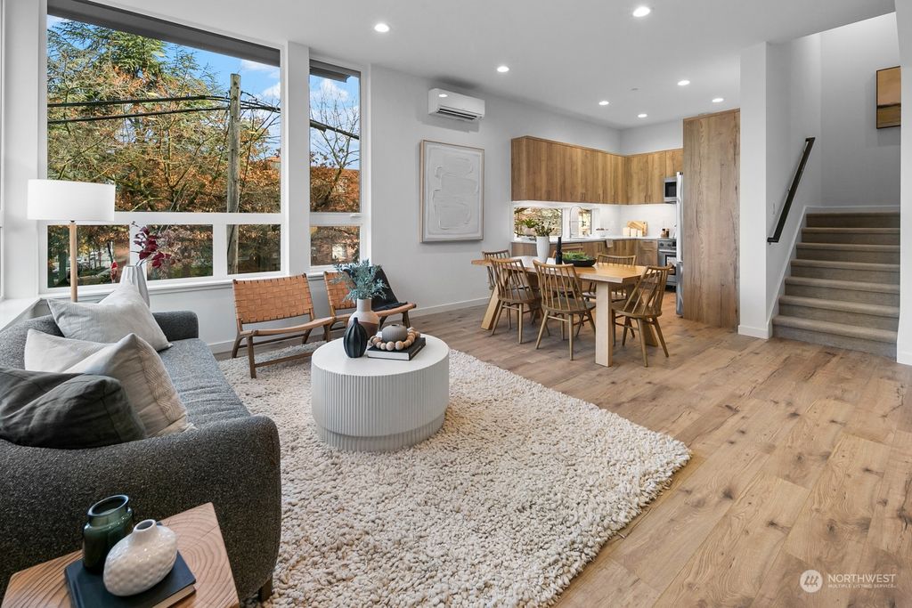 Photo of 721 4th Avenue N, Seattle, WA 98109 (MLS # 2319004)