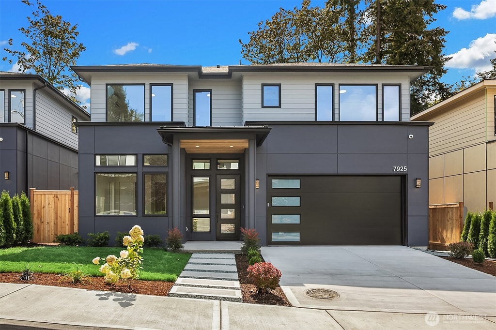 Photo of 7925 NE 124th Street, Kirkland, WA 98034 (MLS # 2581508)