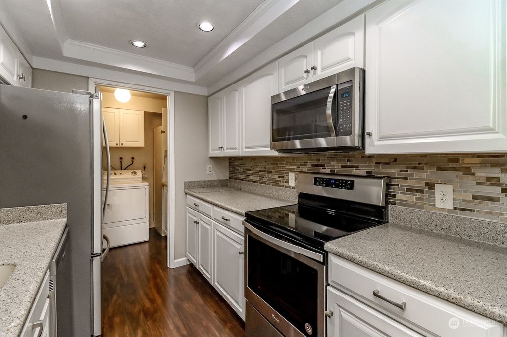Photo of 2940 76th Avenue SE #B301, Mercer Island, WA 98040 (MLS # 2330768)