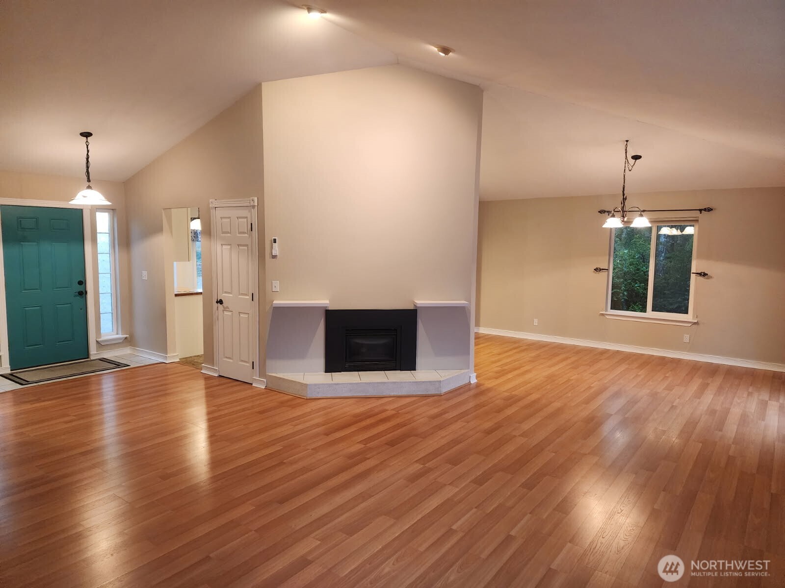 723 Trinity Court SE