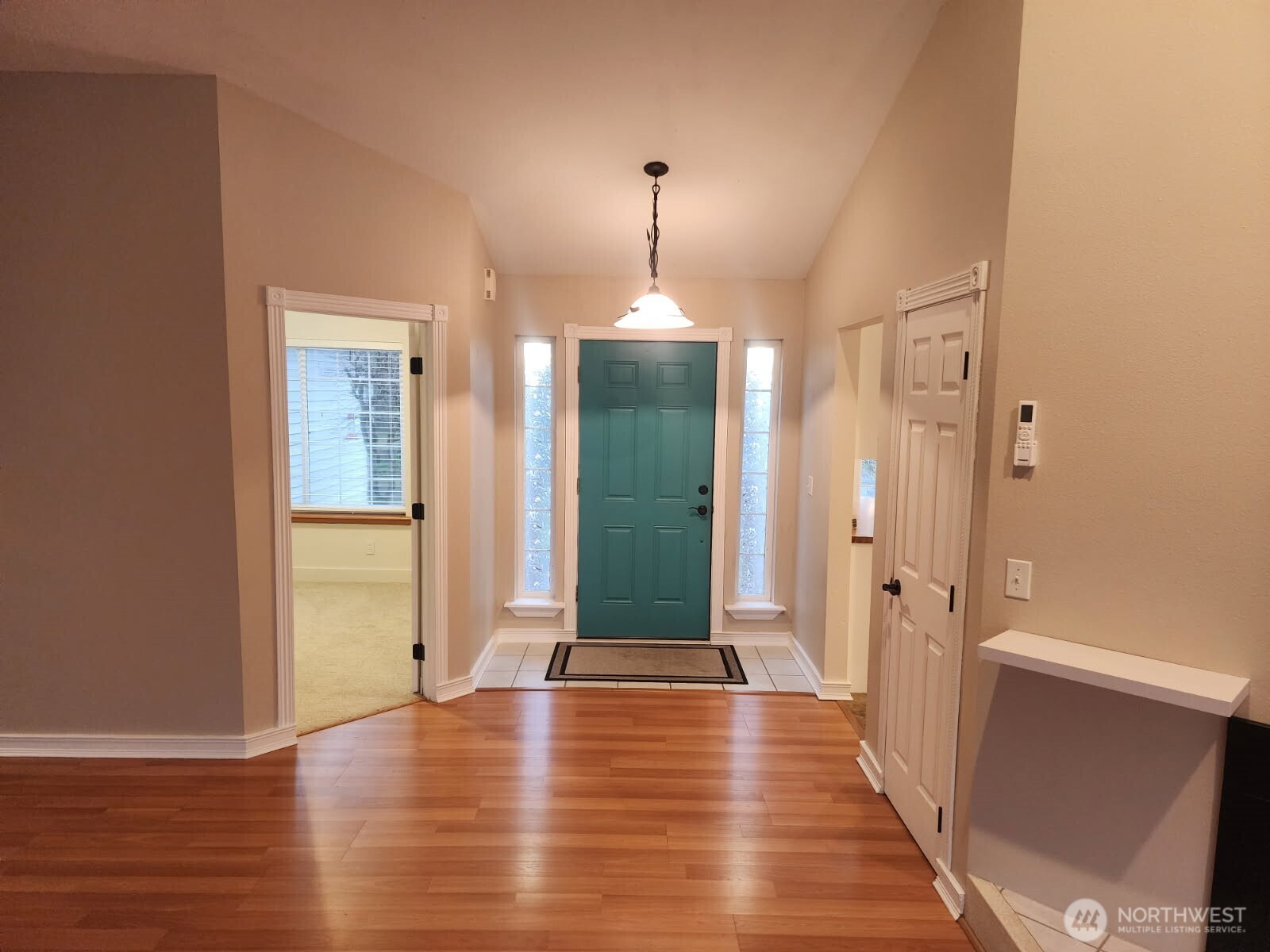 723 Trinity Court SE