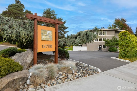 Photo of 12700 NE 8th Street #E102, Bellevue, WA 98005 (MLS # 2580207)