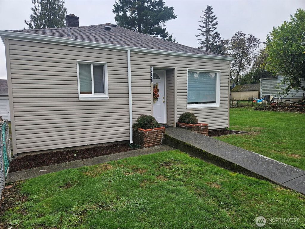 Photo of 1720 Snyder Avenue, Bremerton, WA 98312 (MLS # 2534413)