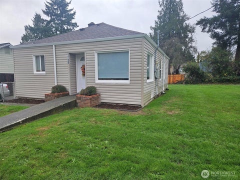 Photo of 1720 Snyder Avenue, Bremerton, WA 98312 (MLS # 2534413)