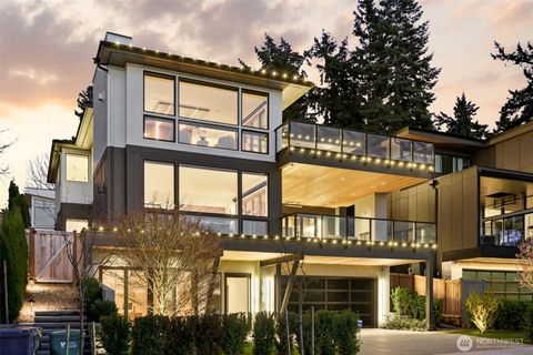 1658 10th Street W Kirkland WA 98033